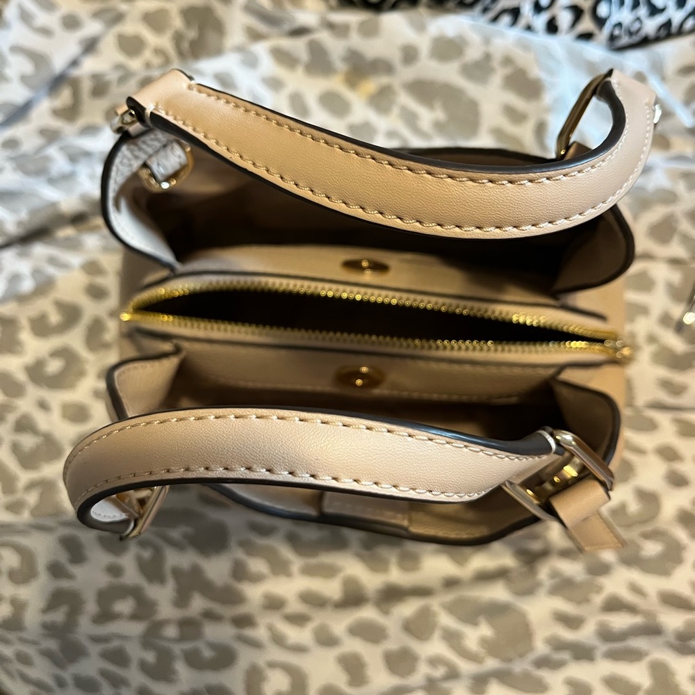 New Michael kors handbag - Picture 3 of 3